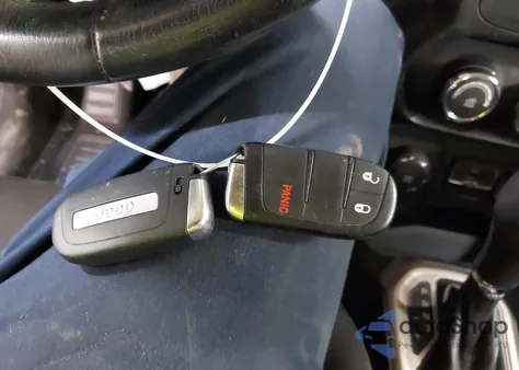 2017 Jeep Renegade Latitude 4X4 из США, поврежденный, VIN ZACCJBBB5HPF38686